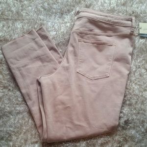 NWT Universal thread crops